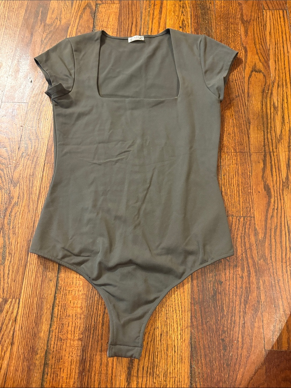 🎉Free People Olive Square Neck Short Sleeve Square Neck Bodysuit!